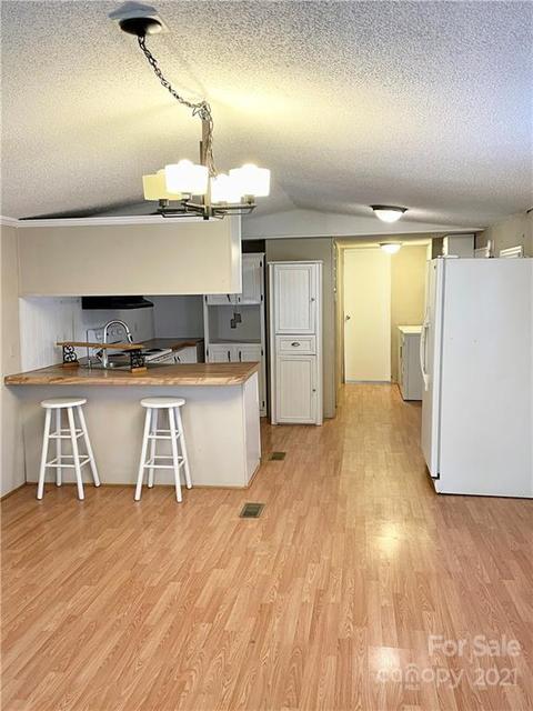 335 Davis Auto Dr, Hiddenite, NC 28636 photo 4