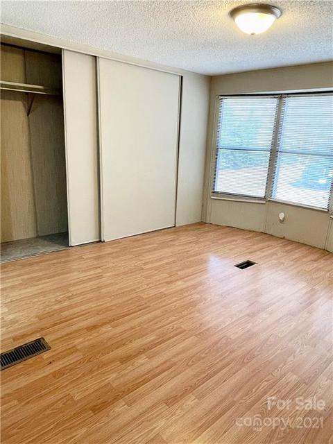 335 Davis Auto Dr, Hiddenite, NC 28636 photo 8