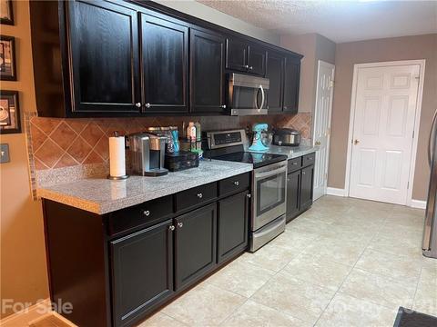 219 Pine Meadows Cir, Hickory, NC 28601 photo 9