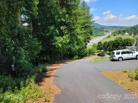 000 Riverside Hills 11 Rd #11, Burnsville, NC 28714