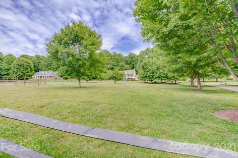 21 E Chasis Ct, Mills River, NC 28759 photo 2