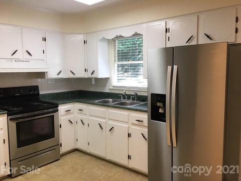 197 W High Acres Dr, Purlear, NC 28665 photo 19