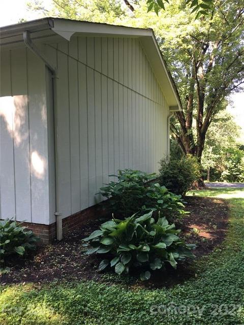 197 W High Acres Dr, Purlear, NC 28665 photo 7
