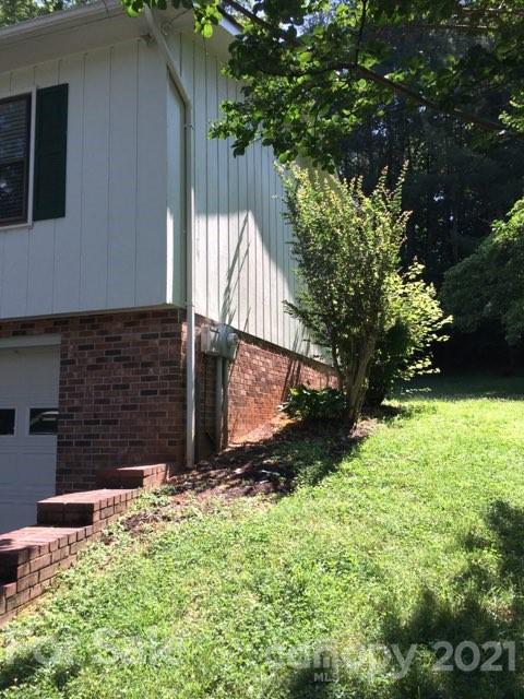 197 W High Acres Dr, Purlear, NC 28665 photo 3