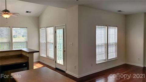 8022 Mariners Pointe Cir, Denver, NC 28037 photo 11