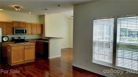 8022 Mariners Pointe Cir, Denver, NC 28037 photo 10