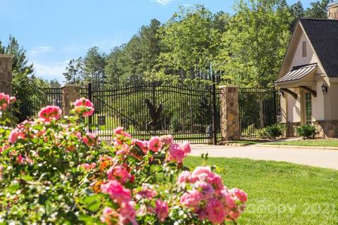 6033 Chimney Bluff Rd, Lancaster, SC 29720 photo 3