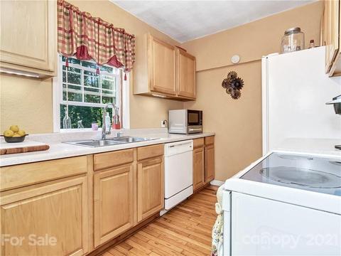 261 Phillips Ln, Spruce Pine, NC 28777 photo 17