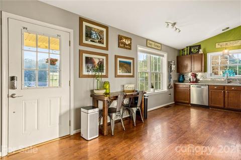 24 Cheyenne St, Clyde, NC 28721 photo 4