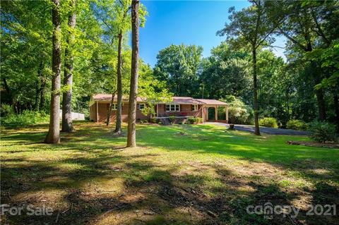 814 Forest Dr, Lancaster, SC 29720 photo 1