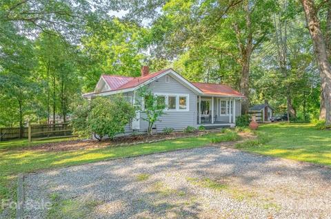 624 Maple St, Brevard, NC 28712 photo 2