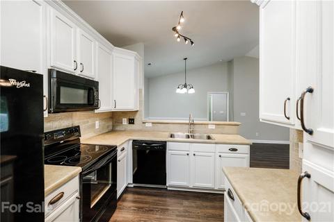 16724 Amberside E Rd E, Cornelius, NC 28031 photo 6