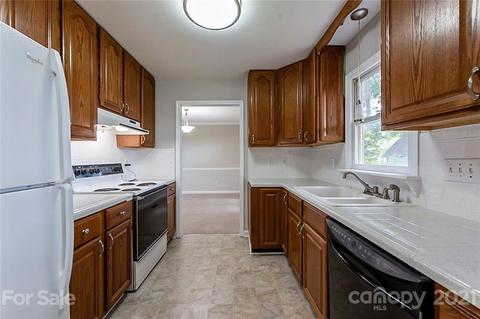 2300 Waverly Dr, Monroe, NC 28112 photo 2