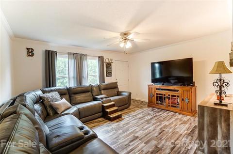 1007 Daniel Dr, Stanley, NC 28164 photo 3