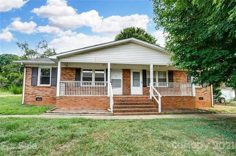 19716 Smith Cir, Cornelius, NC 28031 photo 1