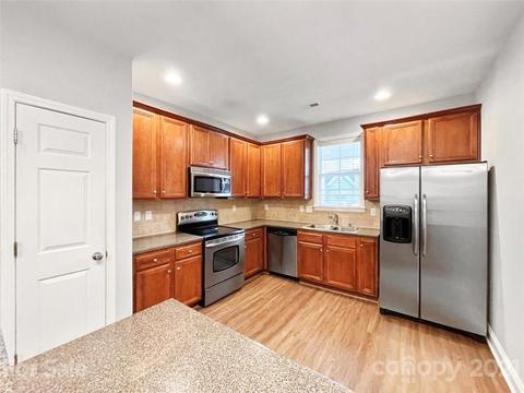 8667 Edinburgh Square Dr, Cornelius, NC 28031 photo 4