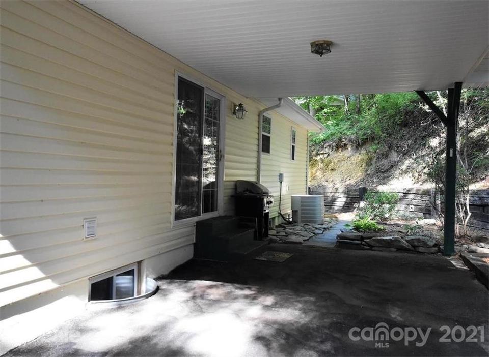  184 Greenview Dr, Maggie Valley, NC 28751 photo 5