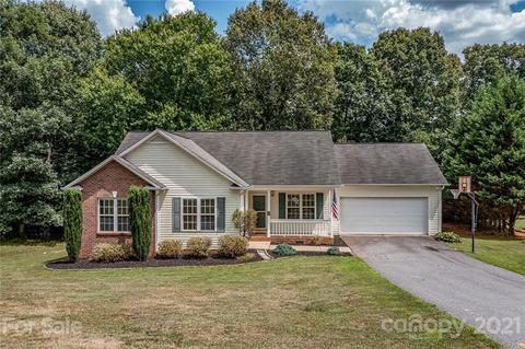 2104 Redberry Ln, Conover, NC 28613 photo 2