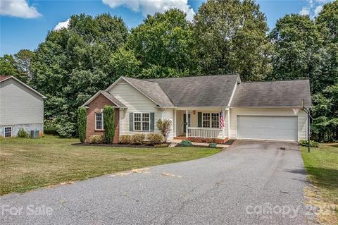 2104 Redberry Ln, Conover, NC 28613 photo 4