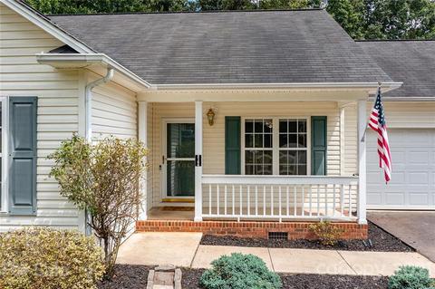 2104 Redberry Ln, Conover, NC 28613 photo 6
