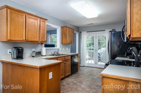 2104 Redberry Ln, Conover, NC 28613 photo 10