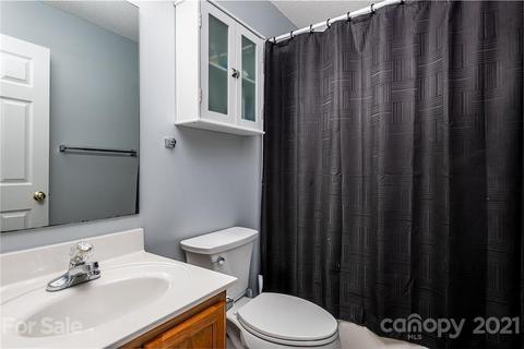2104 Redberry Ln, Conover, NC 28613 photo 15