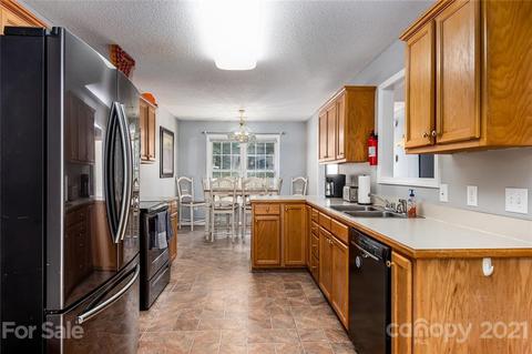 2104 Redberry Ln, Conover, NC 28613 photo 11
