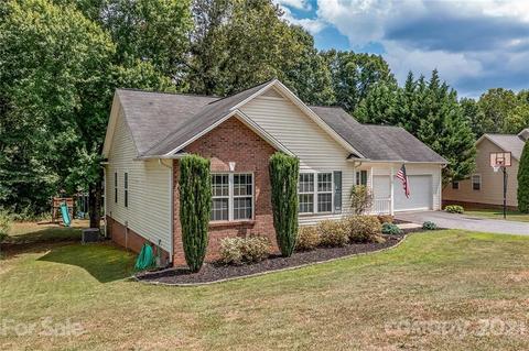 2104 Redberry Ln, Conover, NC 28613 photo 5