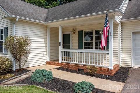 2104 Redberry Ln, Conover, NC 28613 photo 7