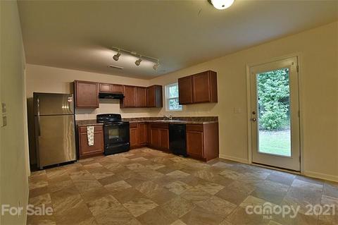 2014 E Park Dr, Lancaster, SC 29720 photo 4