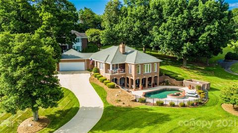 3736 Pinecrest Dr NE, Hickory, NC 28601 photo 2