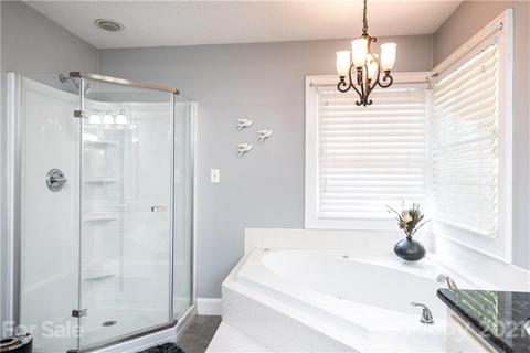 3736 Pinecrest Dr NE, Hickory, NC 28601 photo 35