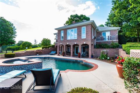3736 Pinecrest Dr NE, Hickory, NC 28601 photo 9