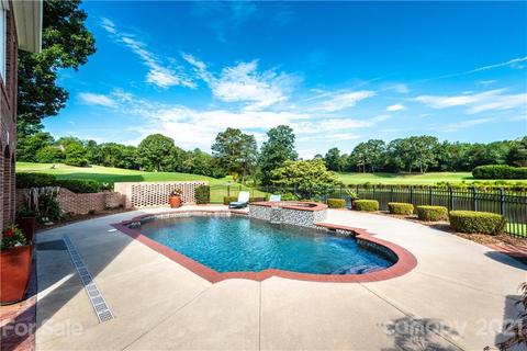 3736 Pinecrest Dr NE, Hickory, NC 28601 photo 12