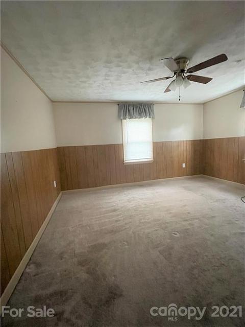 590 E Oak St, Marion, NC 28752 photo 11