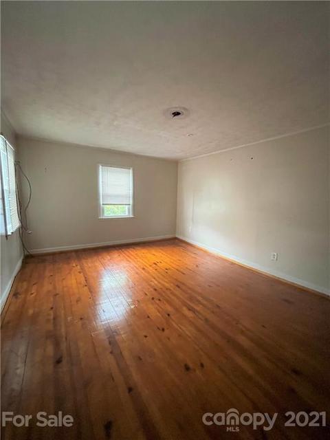 590 E Oak St, Marion, NC 28752 photo 6