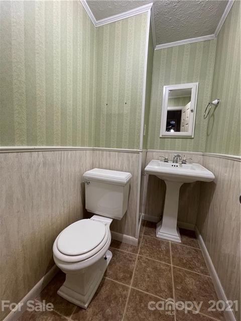 590 E Oak St, Marion, NC 28752 photo 9
