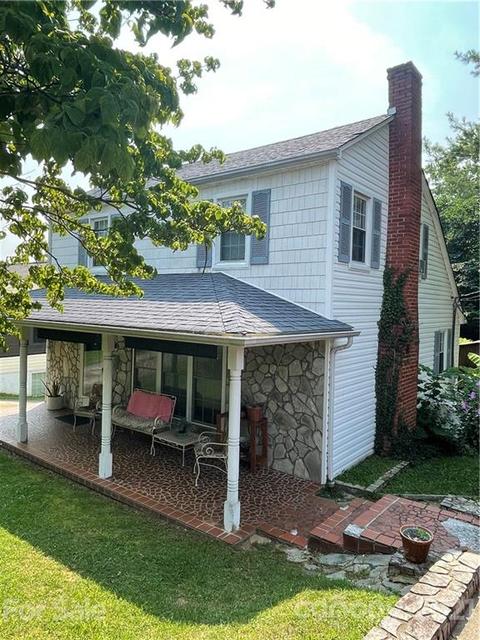 590 E Oak St, Marion, NC 28752 photo 1