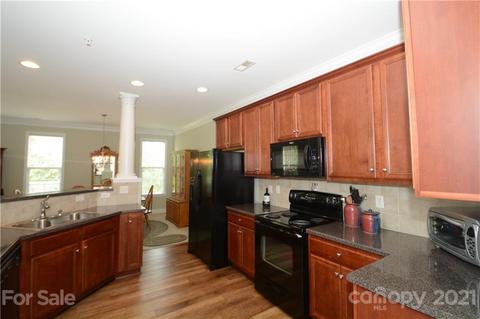 8659 Edinburgh Square Dr, Cornelius, NC 28031 photo 5
