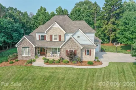 6246 Fox Chase Dr, Davidson, NC 28036 photo 2