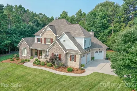 6246 Fox Chase Dr, Davidson, NC 28036 photo 1