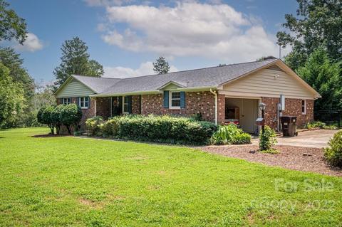 124 Starcrest Dr, Stanley, NC 28164 photo 1