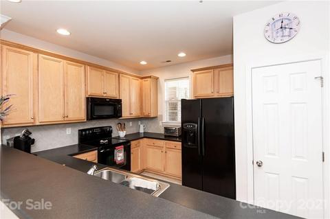8661 Edinburgh Square Dr, Cornelius, NC 28031 photo 12