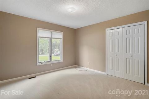 1667 Rolling Ln, Hickory, NC 28602 photo 17