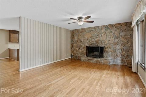 1667 Rolling Ln, Hickory, NC 28602 photo 3