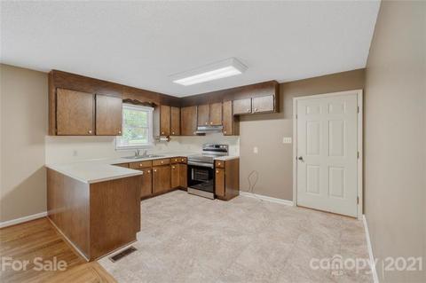 1667 Rolling Ln, Hickory, NC 28602 photo 10