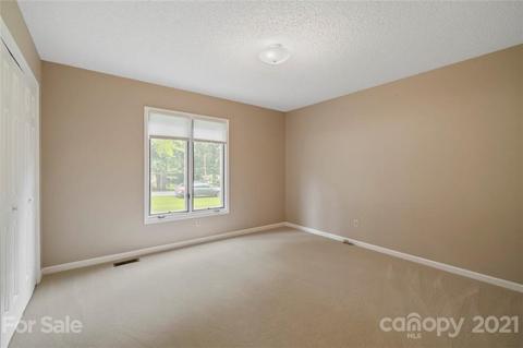1667 Rolling Ln, Hickory, NC 28602 photo 21