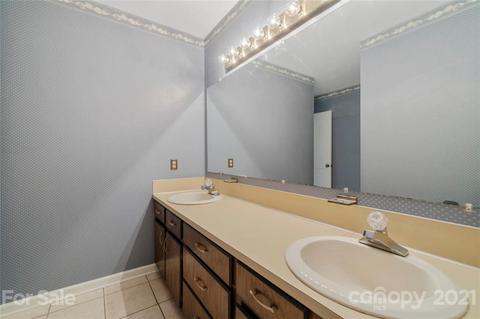 1667 Rolling Ln, Hickory, NC 28602 photo 20