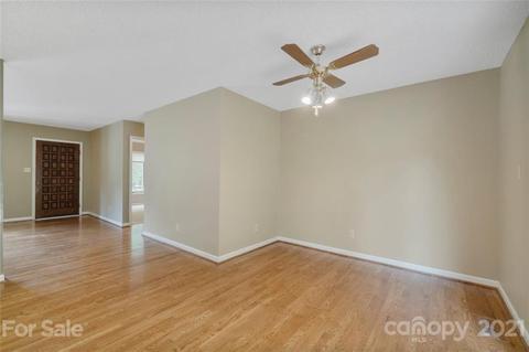 1667 Rolling Ln, Hickory, NC 28602 photo 6