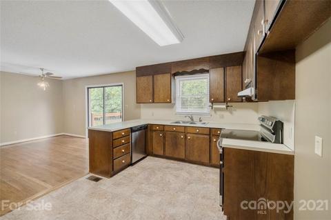 1667 Rolling Ln, Hickory, NC 28602 photo 8